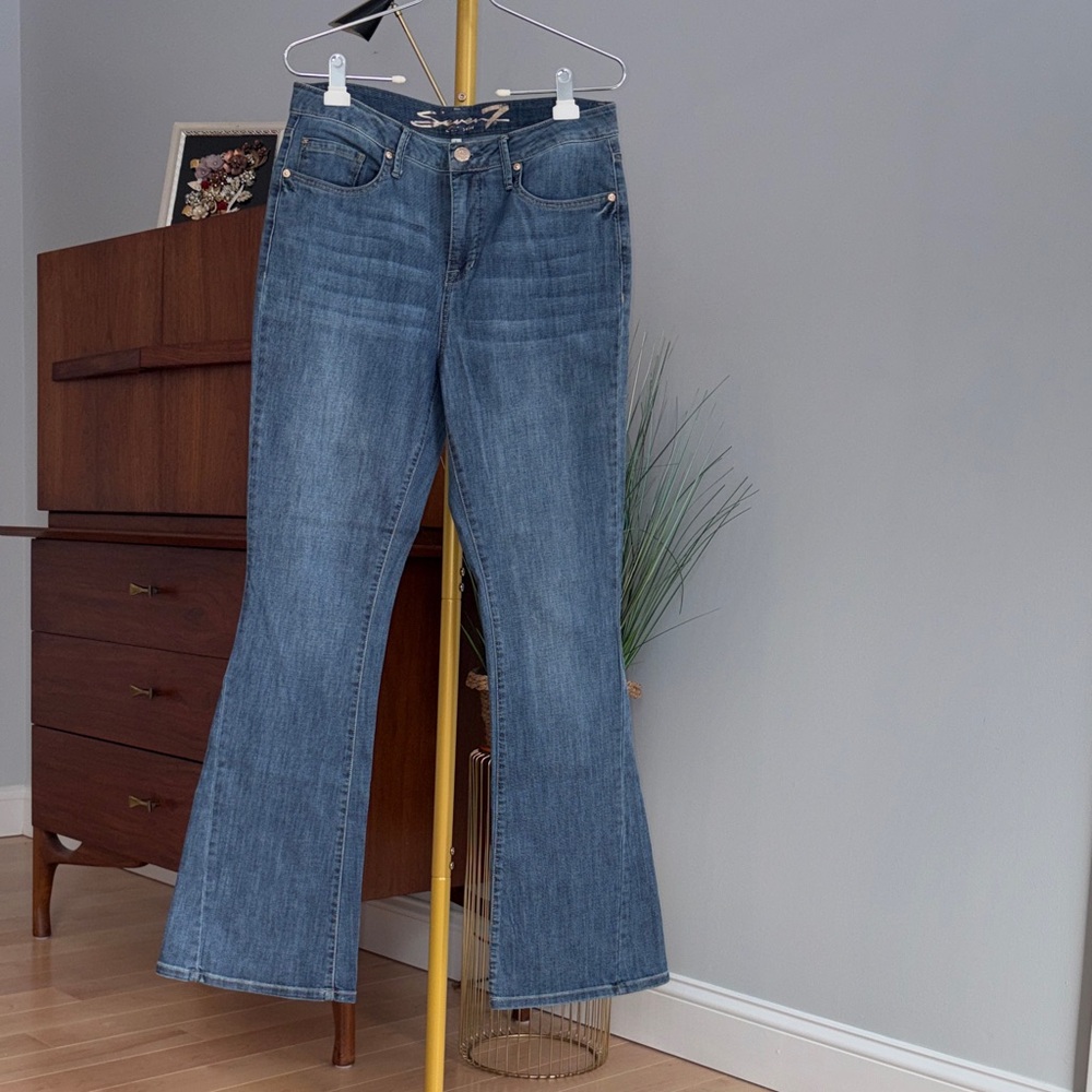 Seven7 Women's Flare Jeans in Classic Blue